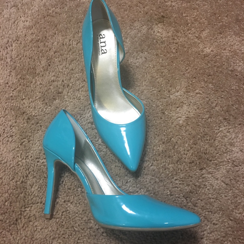Size 7.5 heels